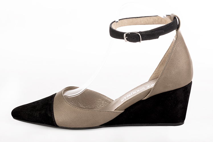 Matt black and bronze beige women's open side shoes, with a strap around the ankle. Tapered toe. Medium wedge heels. Profile view - Florence KOOIJMAN